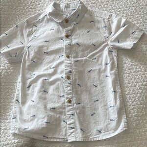 Class Club White Short-Sleeve Button-Down Shirt with Blue Fish